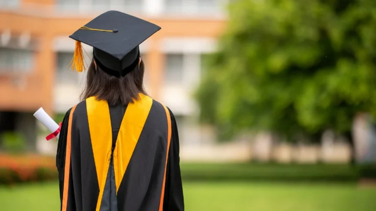 ca_collegeenrollment_istock